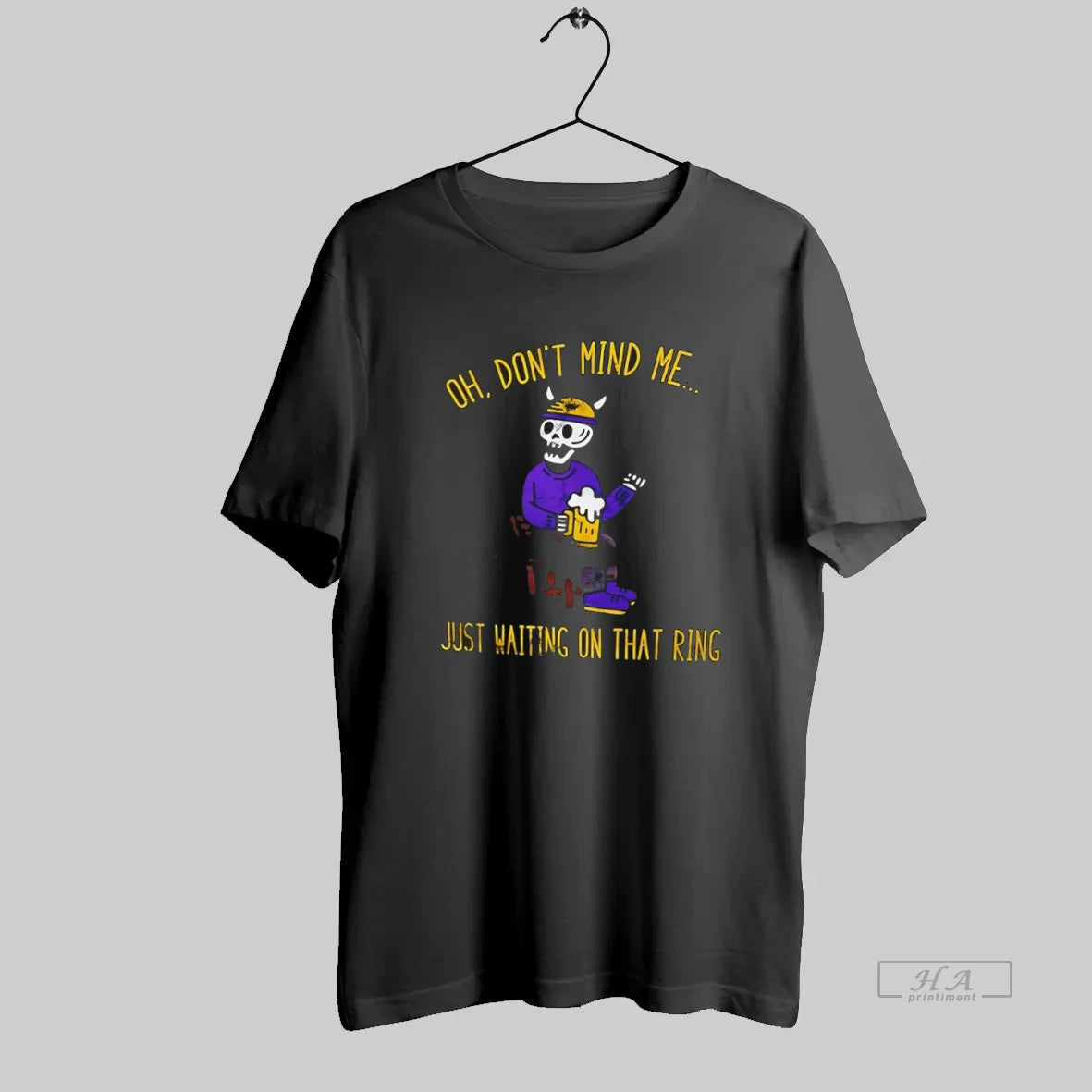 Official Minnesota Viking Football Oh Dont Mind Me Just Waiting On That Ring Slekelton Beer